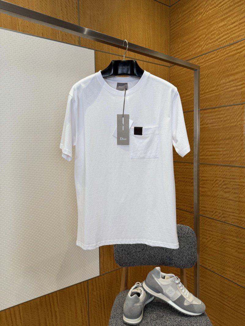 wsxc1775782439245_0.jpg Dior Leather-Label Pocket Crew-Neck Short-Sleeve T-Shirt 2 - 图片 1